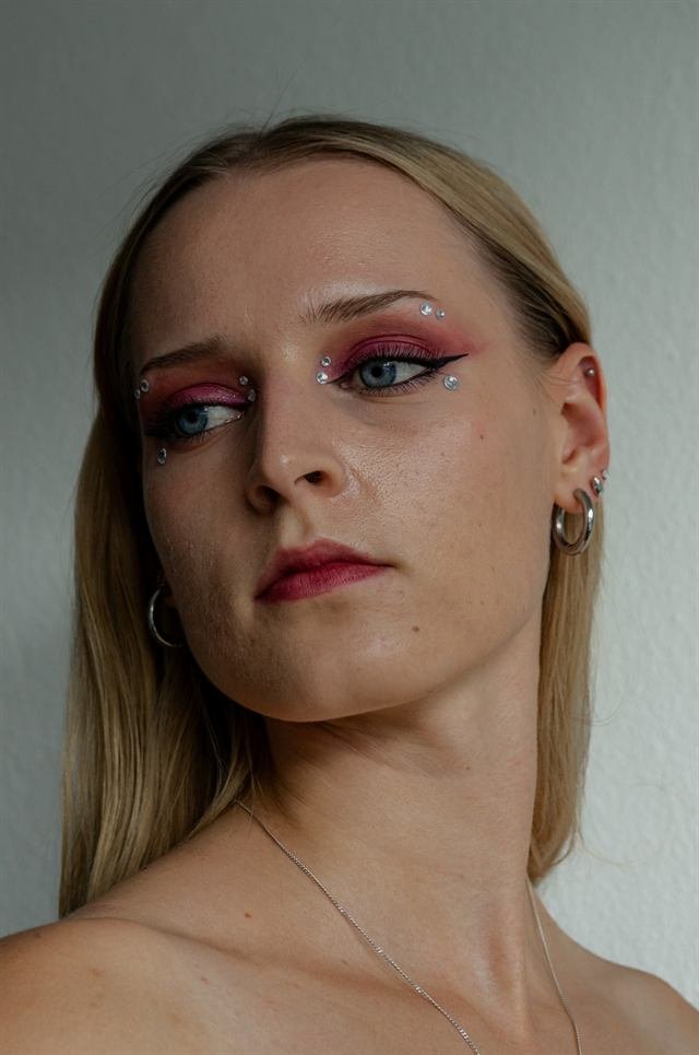 Porträt mit rotem Augen-Make-up
